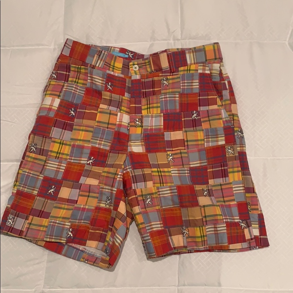 Men’s golf shorts